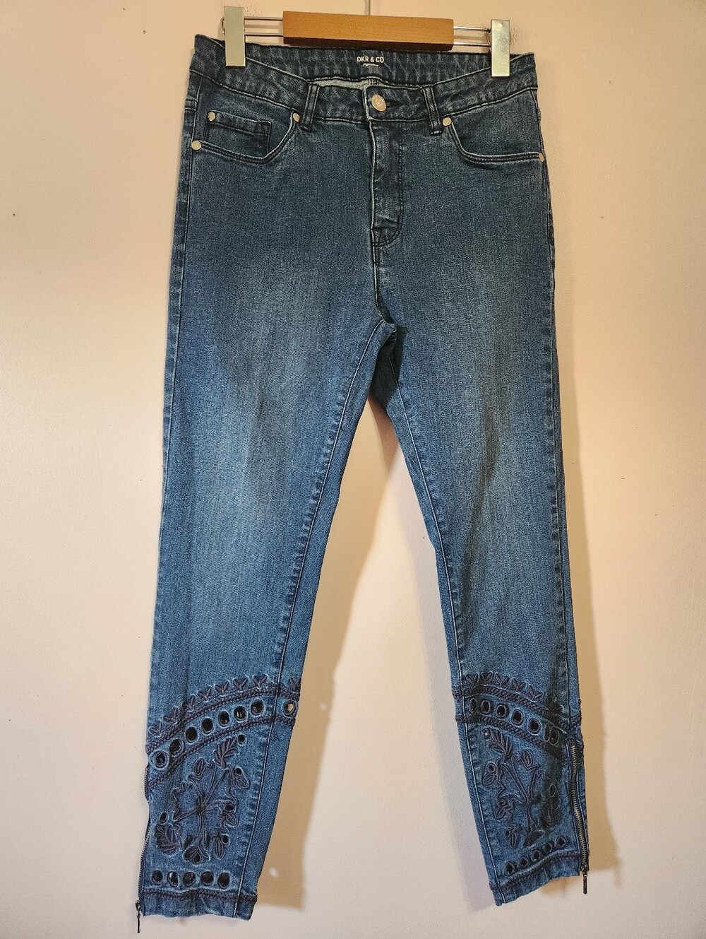 DKR & Co Signature Embroidered Eyelet Cutout Ankle Zip Skinny Jeans Petite 8P